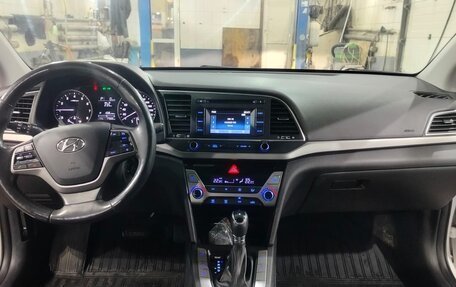 Hyundai Elantra VI рестайлинг, 2018 год, 1 750 000 рублей, 3 фотография