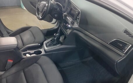 Hyundai Elantra VI рестайлинг, 2018 год, 1 750 000 рублей, 6 фотография
