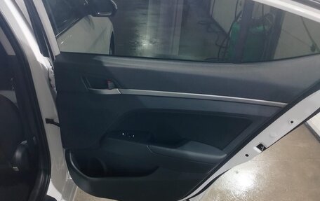 Hyundai Elantra VI рестайлинг, 2018 год, 1 750 000 рублей, 8 фотография