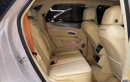Bentley Bentayga I, 2022 год, 28 500 000 рублей, 20 фотография