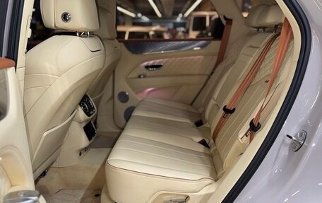 Bentley Bentayga I, 2022 год, 28 500 000 рублей, 19 фотография
