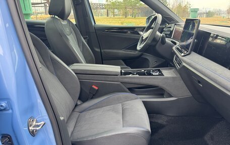 Volkswagen Tiguan, 2025 год, 4 400 000 рублей, 22 фотография