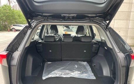 Toyota RAV4, 2024 год, 3 300 000 рублей, 10 фотография