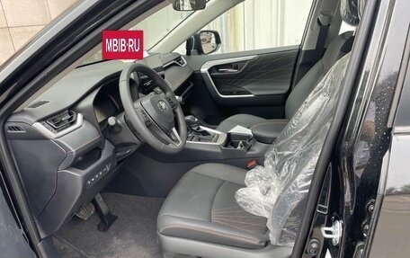 Toyota RAV4, 2024 год, 3 300 000 рублей, 6 фотография