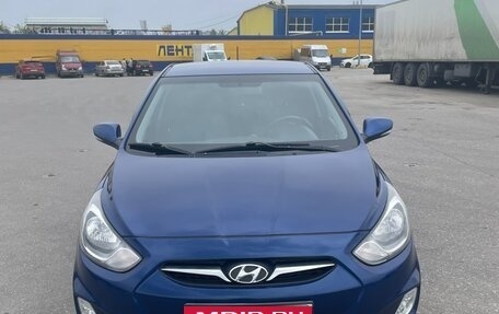 Hyundai Solaris II рестайлинг, 2012 год, 800 000 рублей, 5 фотография