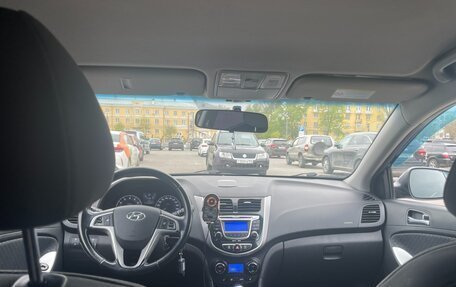 Hyundai Solaris II рестайлинг, 2012 год, 800 000 рублей, 19 фотография
