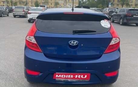 Hyundai Solaris II рестайлинг, 2012 год, 800 000 рублей, 10 фотография