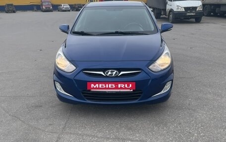 Hyundai Solaris II рестайлинг, 2012 год, 800 000 рублей, 13 фотография