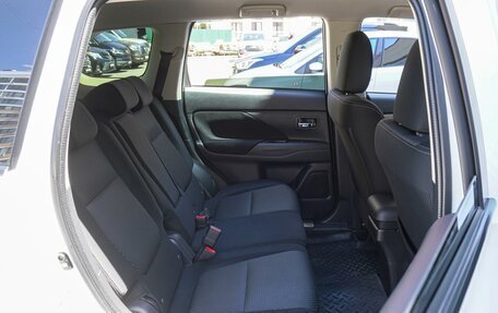 Mitsubishi Outlander III рестайлинг 3, 2016 год, 1 750 000 рублей, 7 фотография