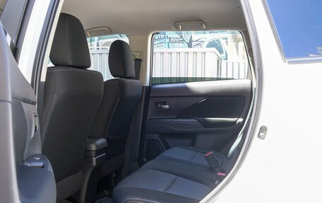 Mitsubishi Outlander III рестайлинг 3, 2016 год, 1 750 000 рублей, 11 фотография