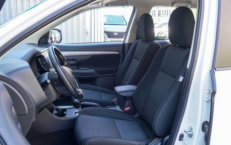Mitsubishi Outlander III рестайлинг 3, 2016 год, 1 750 000 рублей, 10 фотография