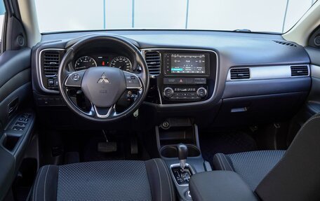 Mitsubishi Outlander III рестайлинг 3, 2016 год, 1 750 000 рублей, 6 фотография