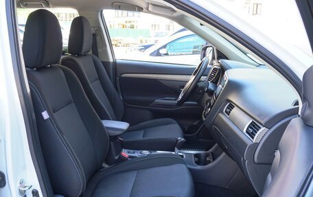 Mitsubishi Outlander III рестайлинг 3, 2016 год, 1 750 000 рублей, 8 фотография