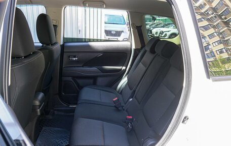 Mitsubishi Outlander III рестайлинг 3, 2016 год, 1 750 000 рублей, 9 фотография