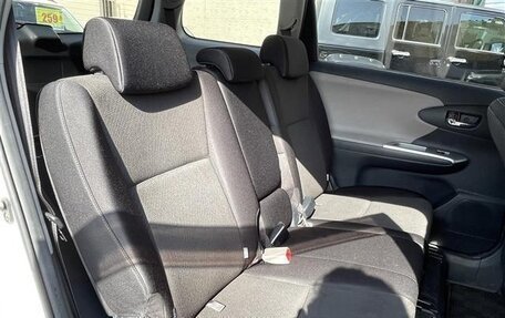 Toyota Wish II, 2017 год, 1 090 000 рублей, 18 фотография