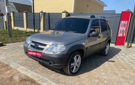 Chevrolet Niva I рестайлинг, 2012 год, 520 000 рублей, 3 фотография