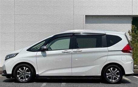 Honda Freed II, 2021 год, 1 310 000 рублей, 4 фотография