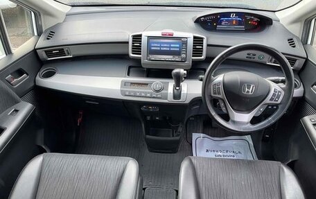Honda Freed I, 2016 год, 950 000 рублей, 7 фотография
