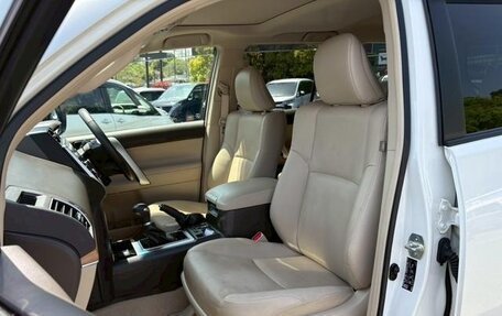 Toyota Land Cruiser Prado 150 рестайлинг 2, 2021 год, 3 800 090 рублей, 15 фотография