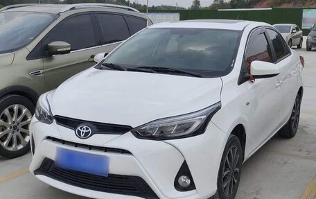 Toyota Yaris XP150 рестайлинг, 2022 год, 1 240 000 рублей, 1 фотография