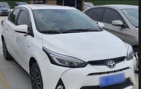 Toyota Yaris XP150 рестайлинг, 2022 год, 1 240 000 рублей, 3 фотография