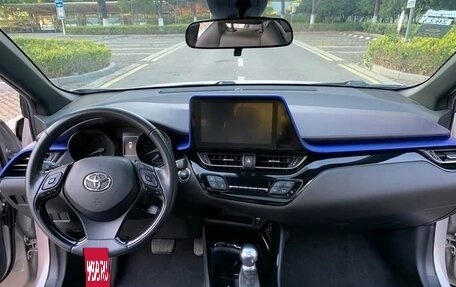Toyota C-HR I рестайлинг, 2021 год, 1 999 999 рублей, 9 фотография