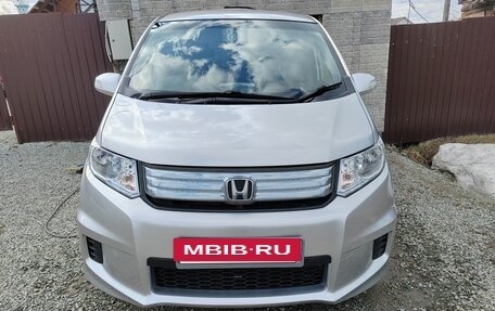 Honda Freed I, 2013 год, 1 305 000 рублей, 2 фотография