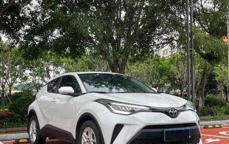 Toyota C-HR I рестайлинг, 2021 год, 1 999 999 рублей, 6 фотография