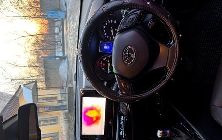 Toyota C-HR I рестайлинг, 2018 год, 2 300 000 рублей, 11 фотография
