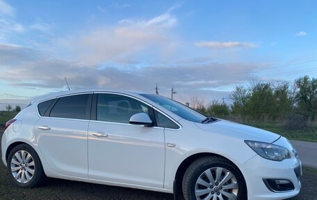 Opel Astra J, 2013 год, 1 000 000 рублей, 3 фотография