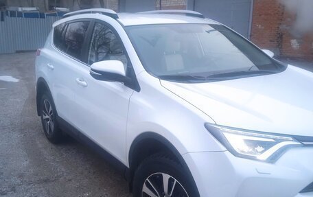 Toyota RAV4, 2019 год, 2 600 000 рублей, 3 фотография