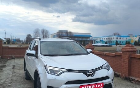 Toyota RAV4, 2019 год, 2 600 000 рублей, 6 фотография