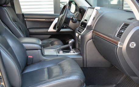 Toyota Land Cruiser 200, 2015 год, 5 490 000 рублей, 31 фотография