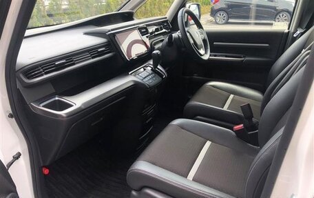 Honda Stepwgn IV, 2021 год, 1 700 000 рублей, 17 фотография