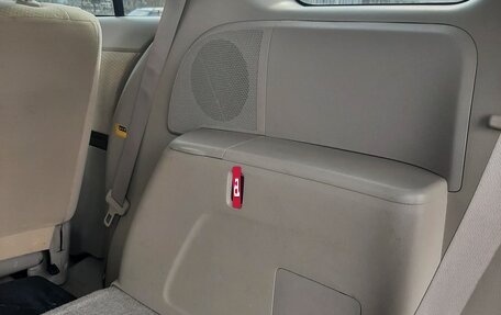 Toyota ISis I, 2017 год, 1 700 000 рублей, 13 фотография