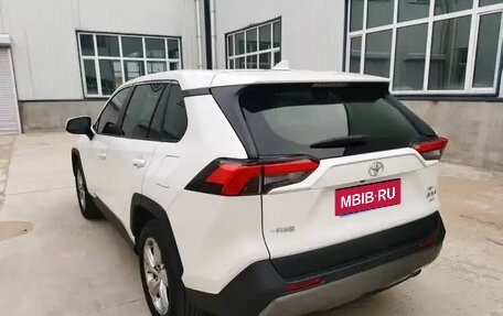 Toyota RAV4, 2021 год, 2 655 000 рублей, 4 фотография