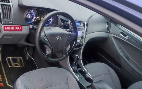 Hyundai Sonata VI, 2013 год, 985 000 рублей, 2 фотография