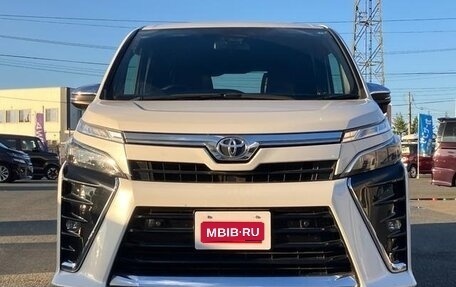 Toyota Voxy III, 2021 год, 2 290 000 рублей, 1 фотография