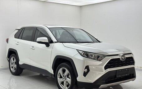Toyota RAV4, 2021 год, 2 250 404 рублей, 3 фотография