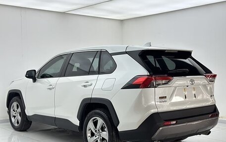 Toyota RAV4, 2021 год, 2 250 404 рублей, 4 фотография