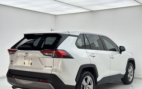 Toyota RAV4, 2021 год, 2 250 404 рублей, 5 фотография