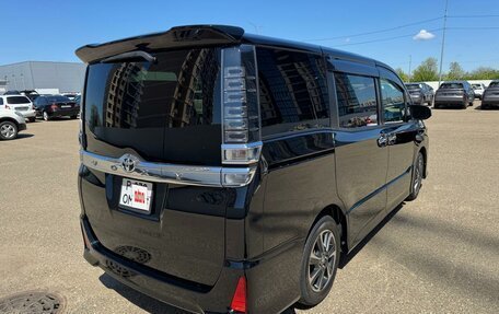 Toyota Voxy III, 2018 год, 2 170 000 рублей, 3 фотография