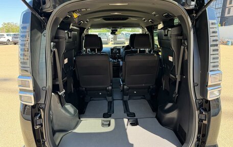 Toyota Voxy III, 2018 год, 2 170 000 рублей, 7 фотография
