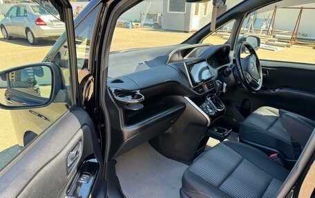 Toyota Voxy III, 2018 год, 2 170 000 рублей, 8 фотография