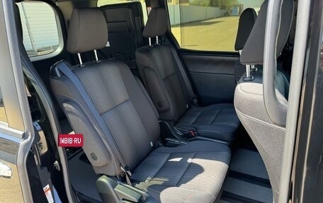 Toyota Voxy III, 2018 год, 2 170 000 рублей, 10 фотография
