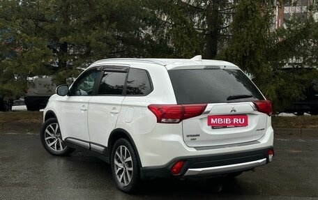 Mitsubishi Outlander III рестайлинг 3, 2018 год, 1 329 000 рублей, 8 фотография