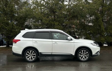 Mitsubishi Outlander III рестайлинг 3, 2018 год, 1 329 000 рублей, 5 фотография
