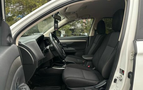Mitsubishi Outlander III рестайлинг 3, 2018 год, 1 329 000 рублей, 27 фотография