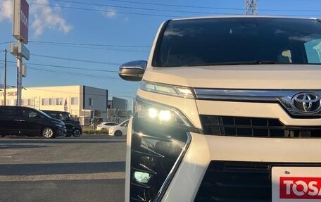 Toyota Voxy III, 2021 год, 2 290 000 рублей, 8 фотография