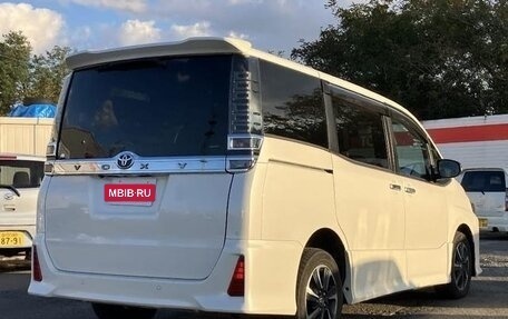 Toyota Voxy III, 2021 год, 2 290 000 рублей, 7 фотография